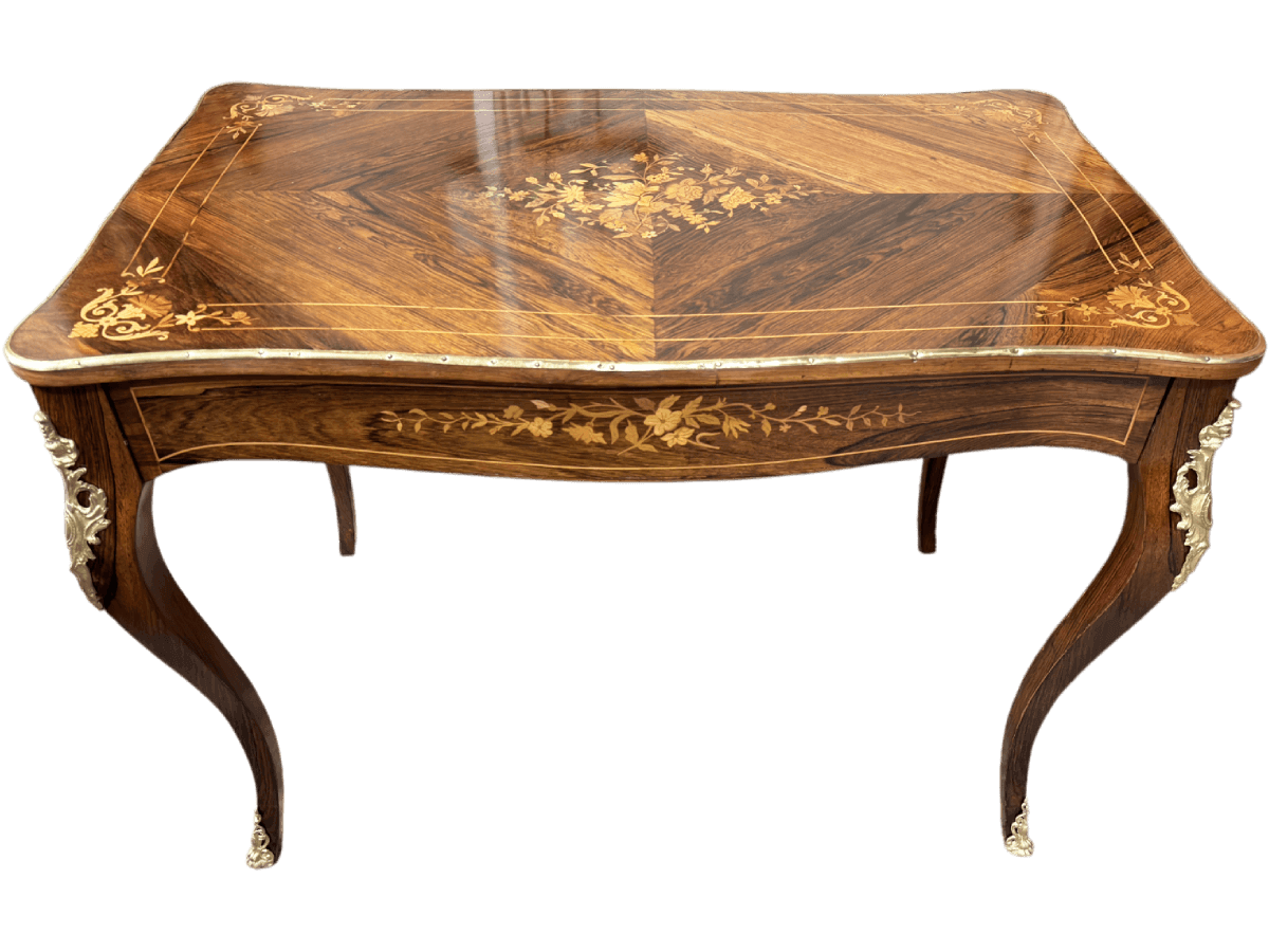 Après restauration. Bureau de style Louis XV Après restauration. Restauration à Paris - Vincennes d'un Bureau de style Louis XV